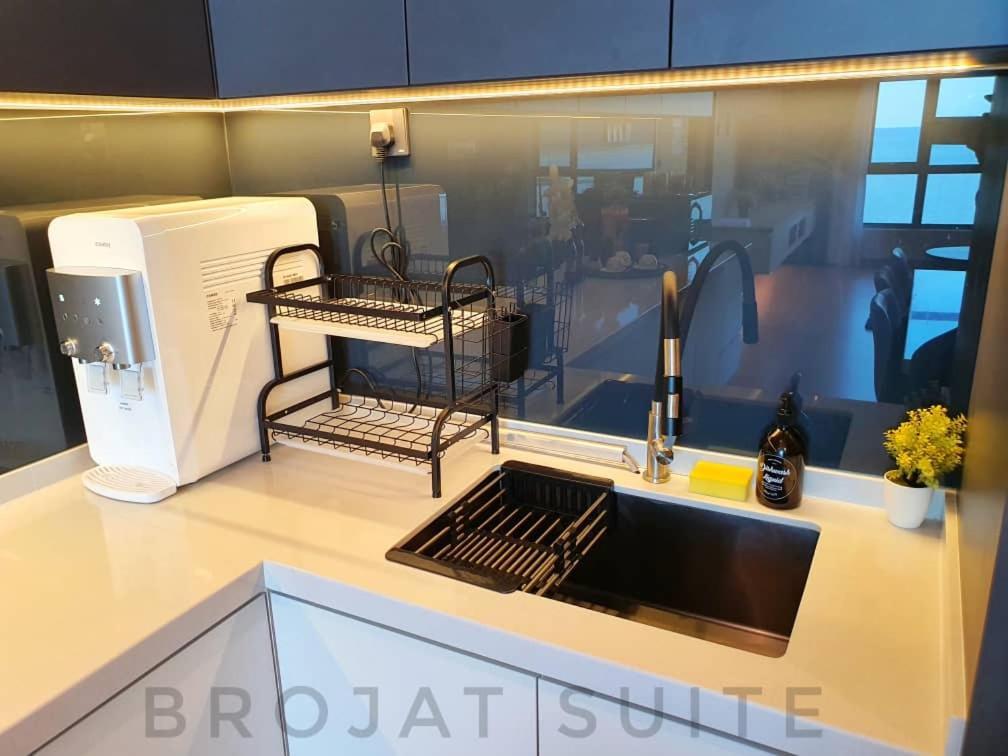 Brojat Suite Family Sea View @ Imperium Residence Kuantan Exterior foto